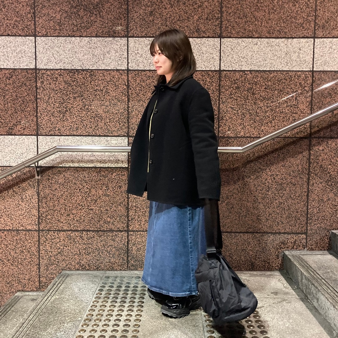 コートを着た女性の写真