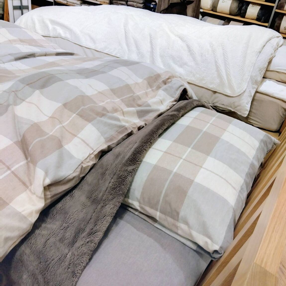 再生ポリエステル　あたたか　ファイバー　毛布　ベッド