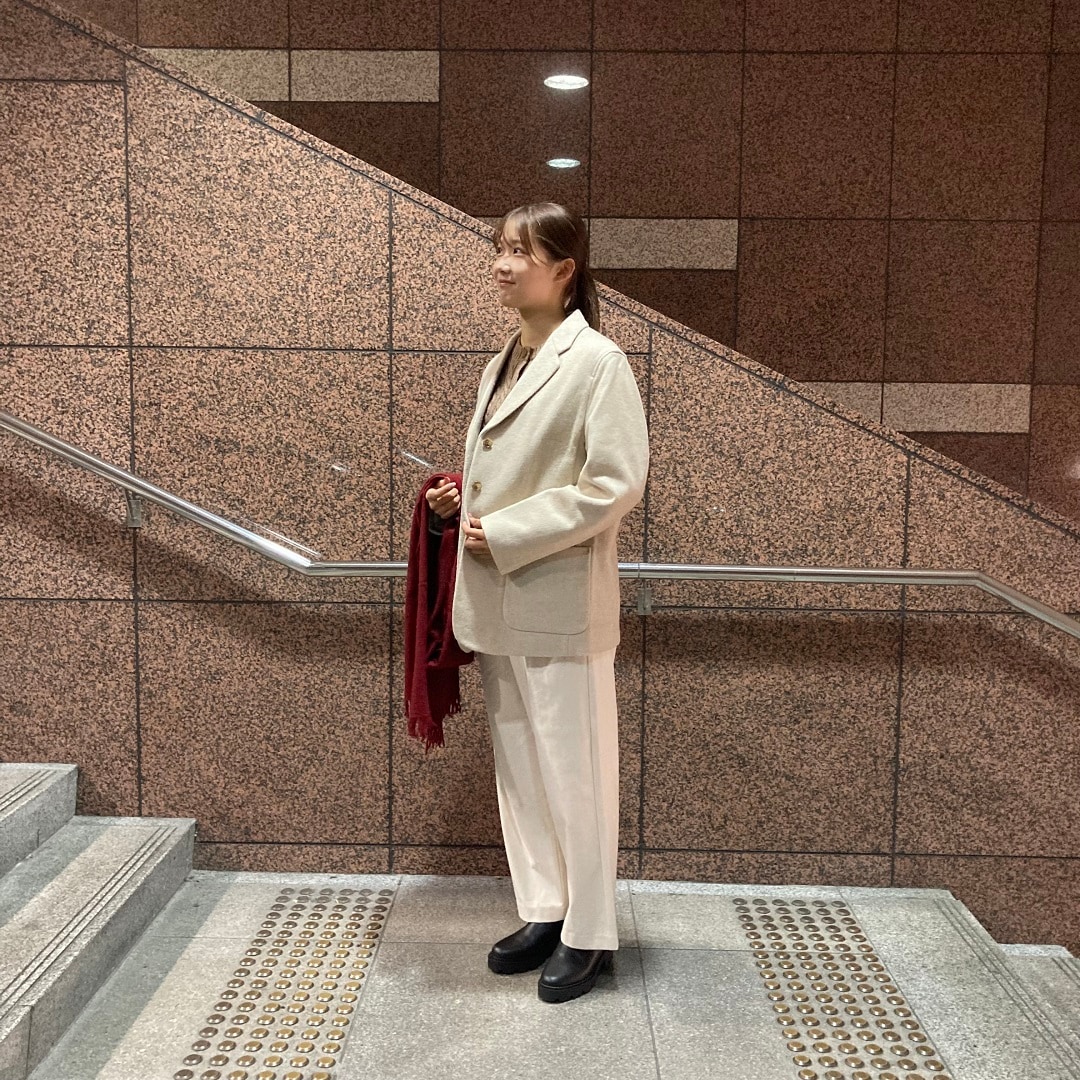 ジャケットを着た女性の写真