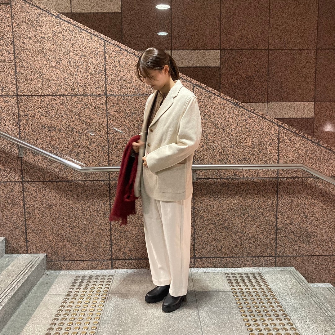 ジャケットを着た女性の写真