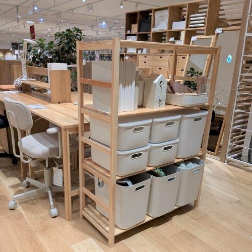 パイン材シェルフに乗せている画像