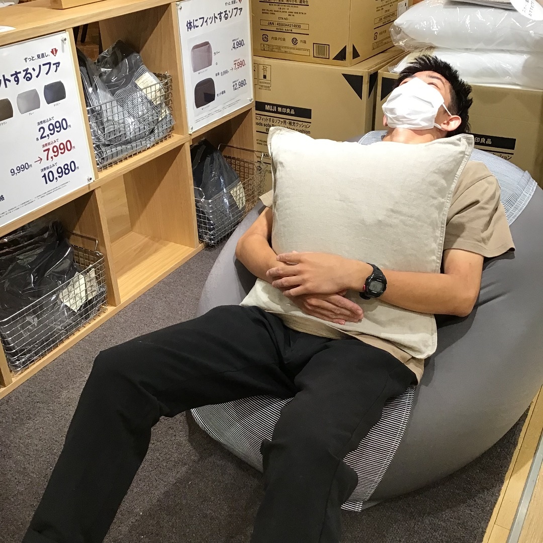 寝てる