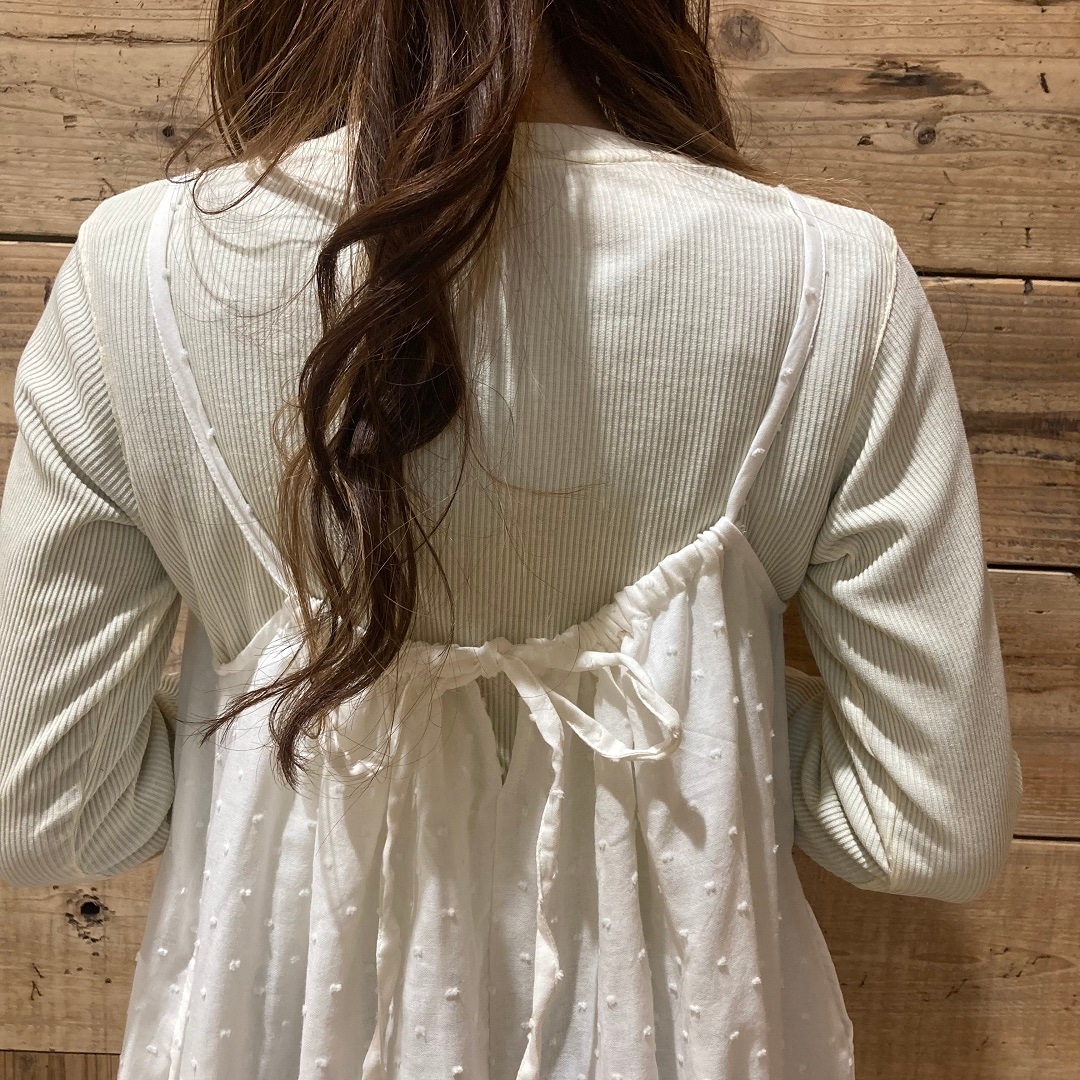 女性スタッフ写真後ろ姿