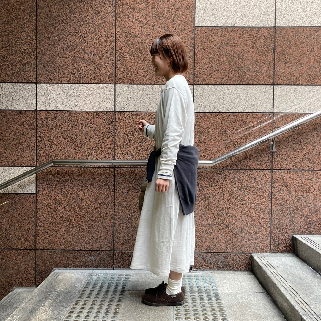 女の子が立っている写真