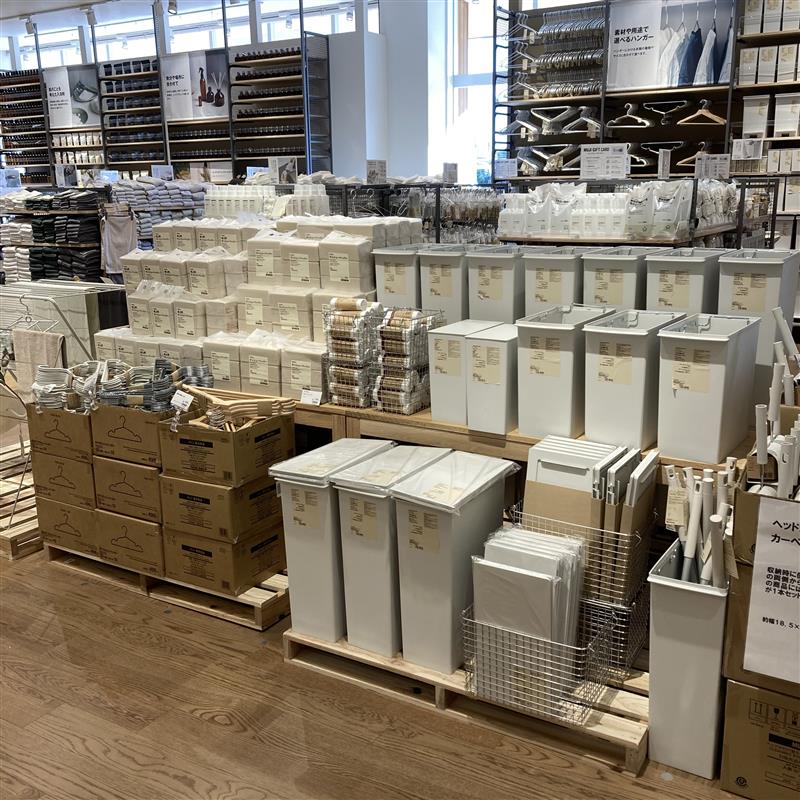 【堅田】お掃除用品もたくさんご用意しております