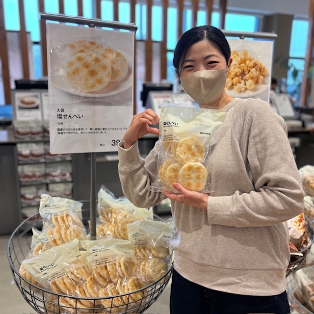 スタッフのおすすめ　塩せんべい