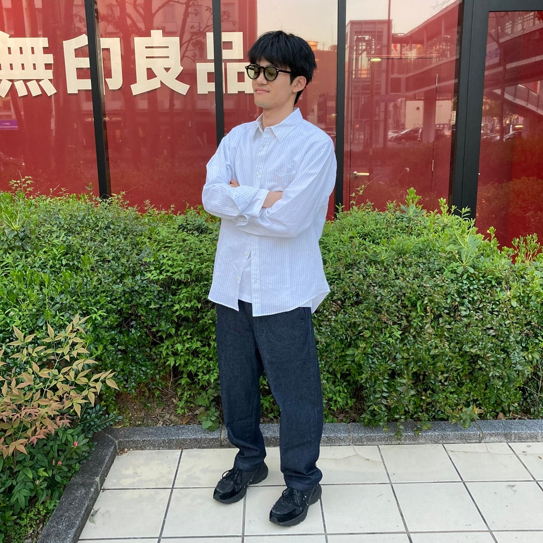 シャツを着た男性の写真