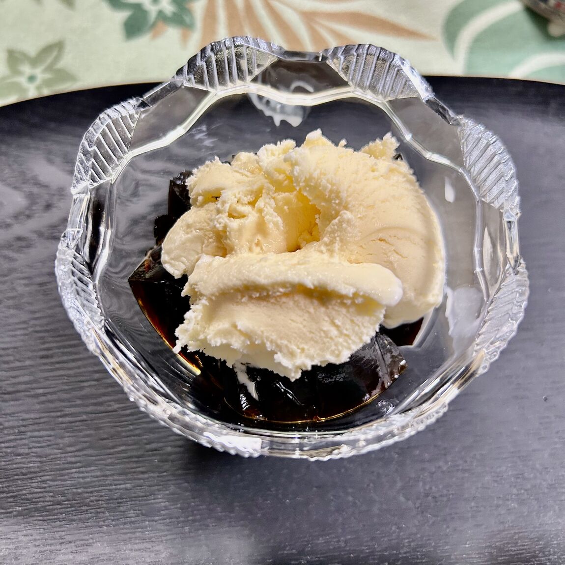 アイスを乗せたコーヒーゼリー