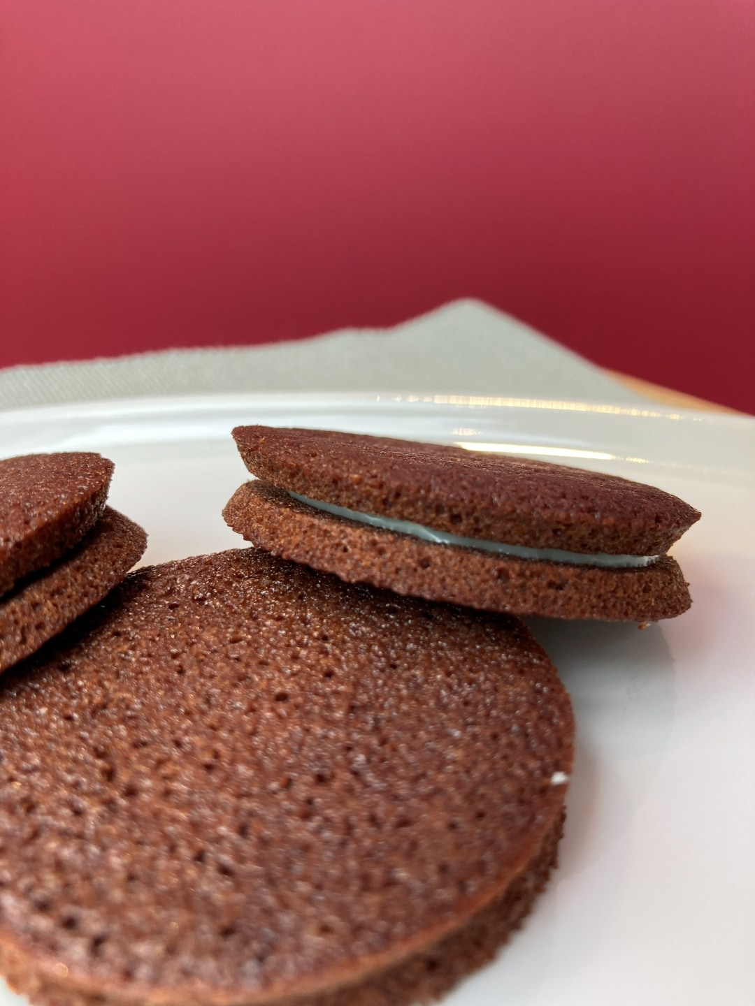 ミント感控えめのクリームをサンド