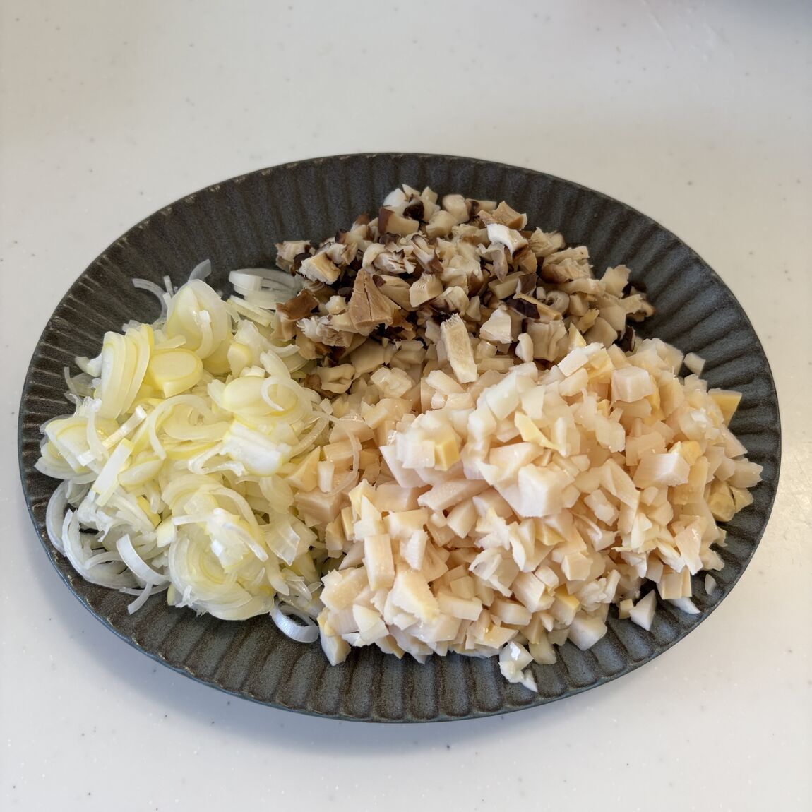 【イオンモール須坂】アレンジレシピ｜「フライパンで作る ナン」を生地に使った肉まん