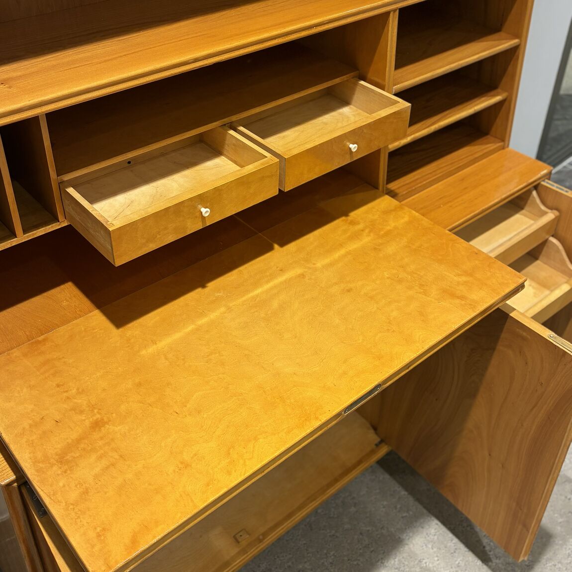 VINTAGE BOOKSLHELF04