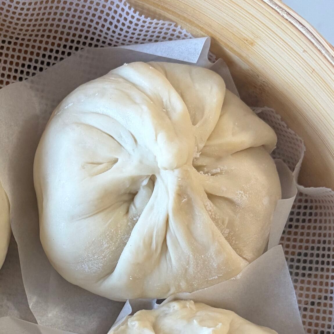 【イオンモール須坂】アレンジレシピ｜「フライパンで作る ナン」を生地に使った肉まん