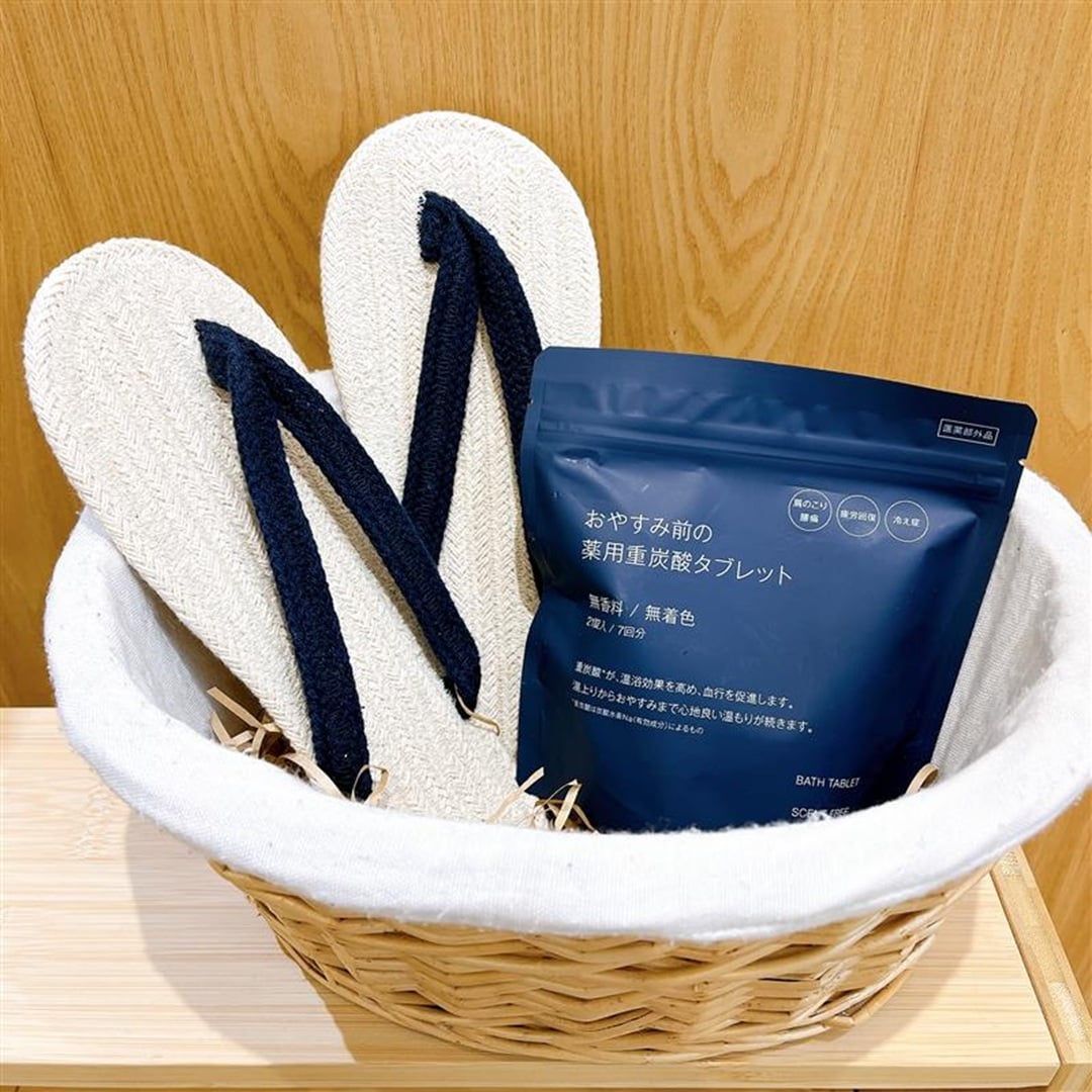 入浴剤とルームサンダル