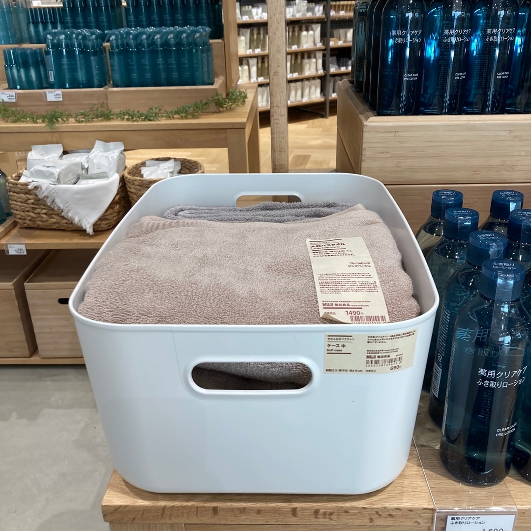 やわらかポリエチレンケース使用例　バスタオルを入れてます