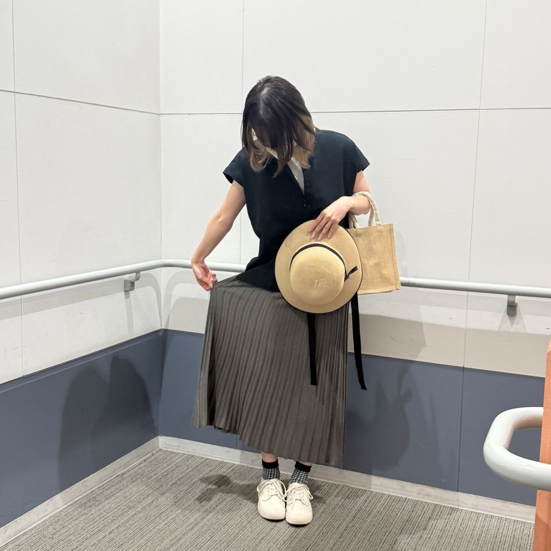 なめらかニットフレアスカート全身