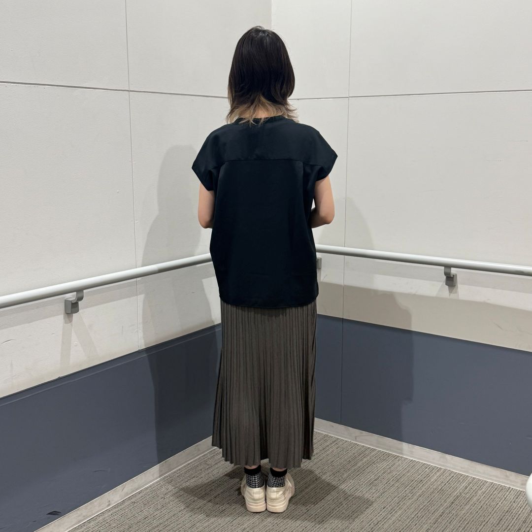 なめらかニットフレアスカート後ろ