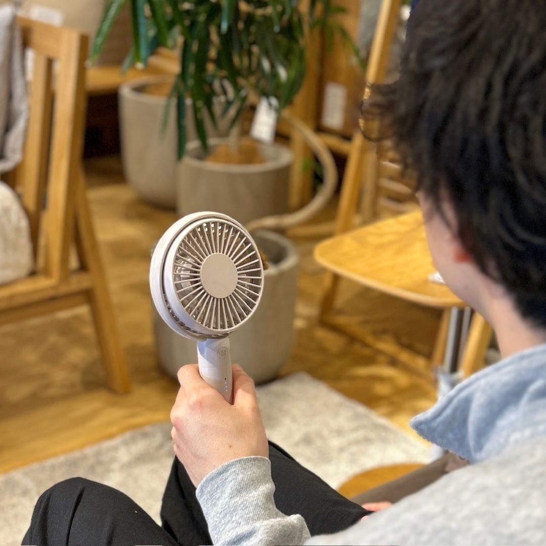 角度が変えられるハンディファン
