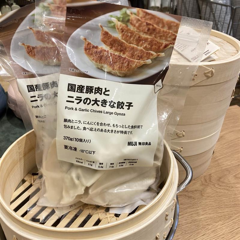 国産豚肉とニラの大きな餃子