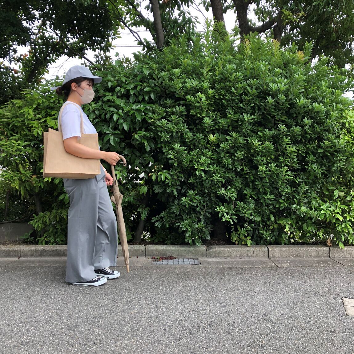 婦人天竺歩く