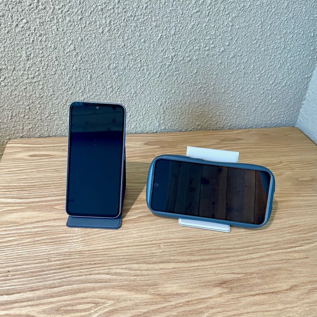 折りたためるスマホスタンド２