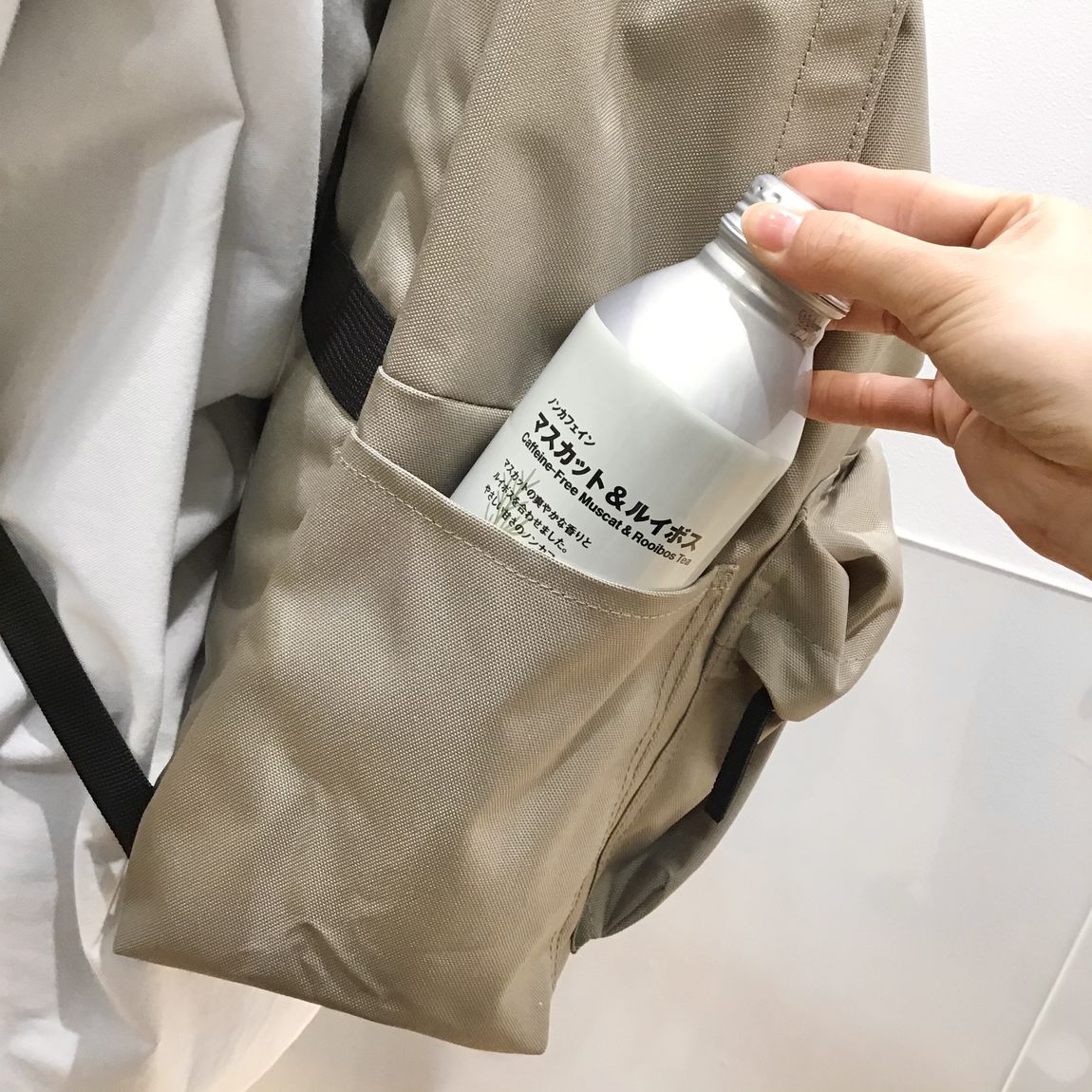 【札幌ステラプレイス】アルミ缶リュックに入れている画像