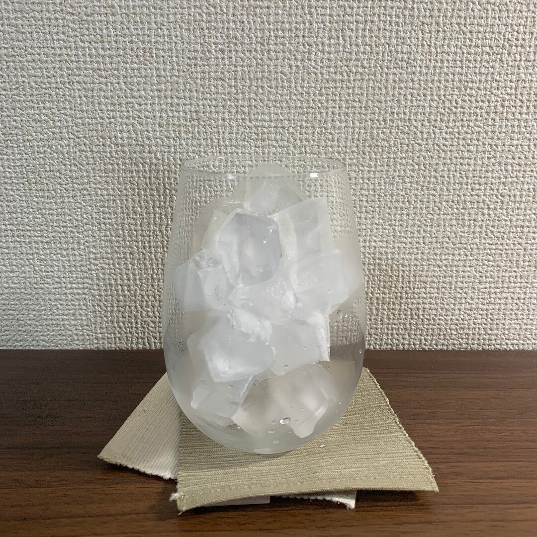 グラスと氷