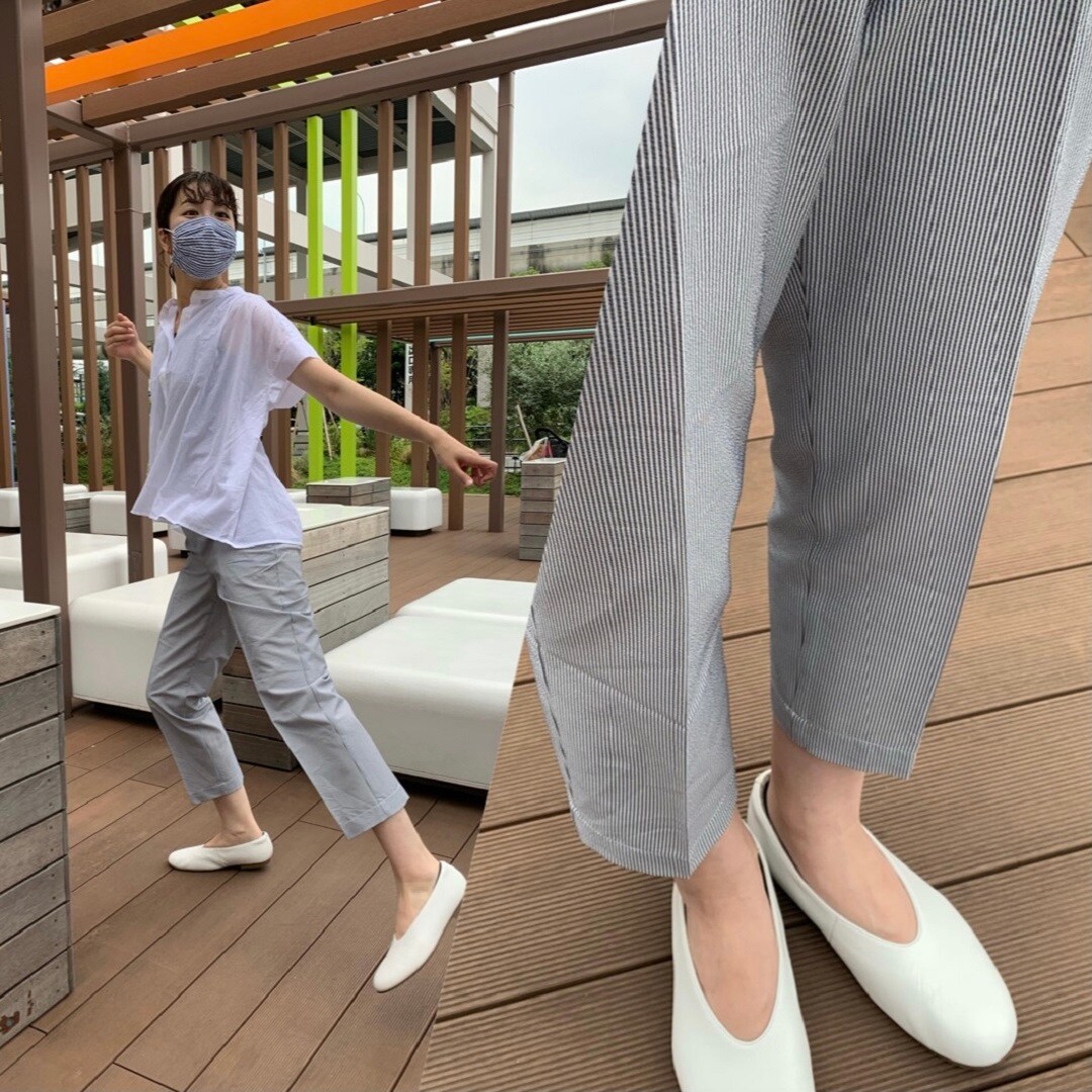 テーパードパンツ着用