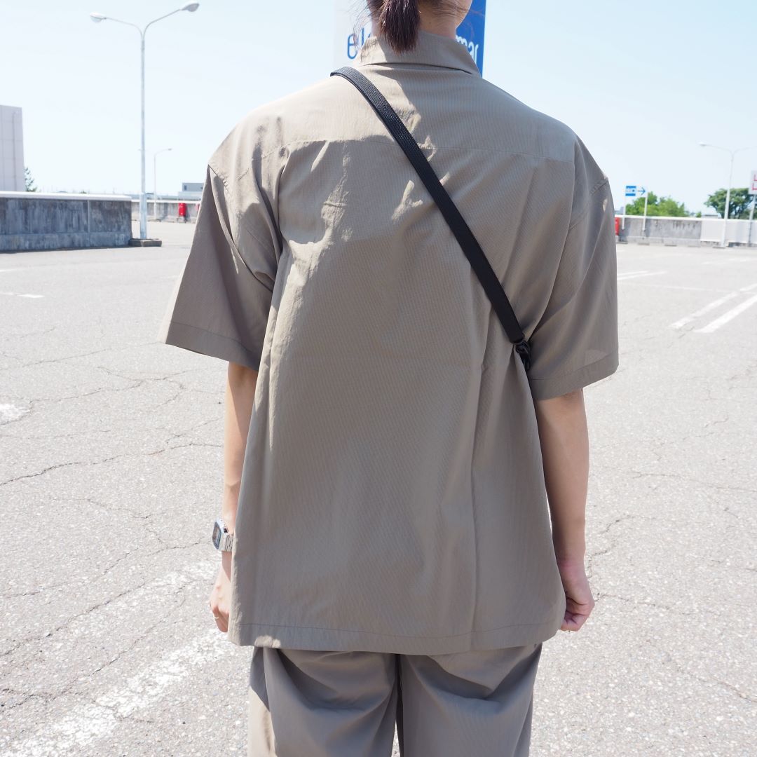 上半身後ろ