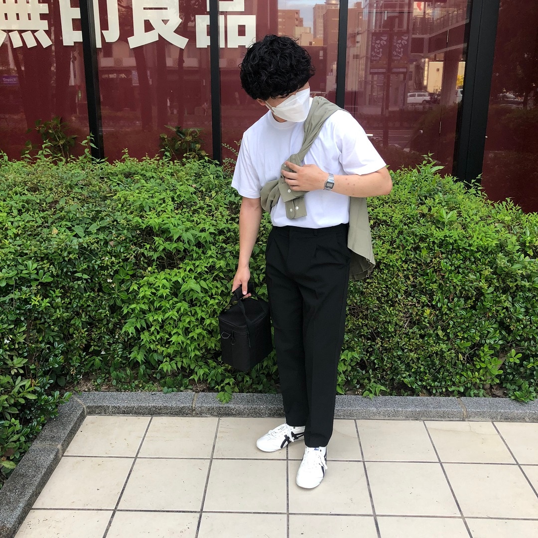 男の子が立っている写真
