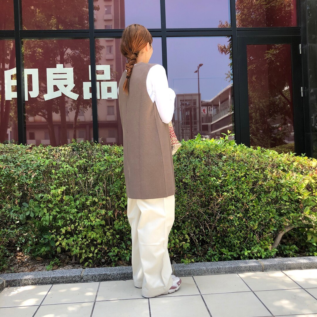 女の子が立っている写真