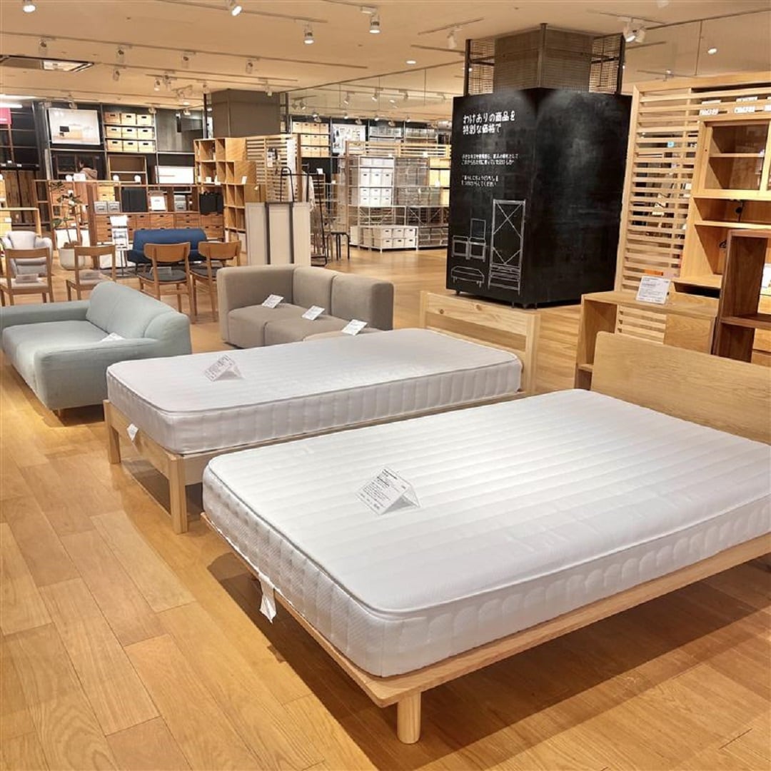 わけあり品の脚付マットレス