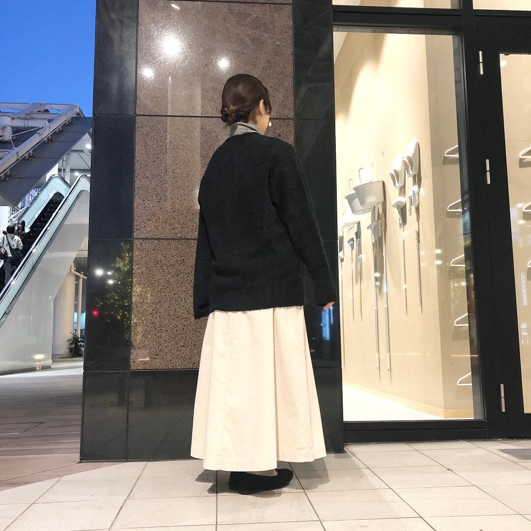スカートを履いた女性