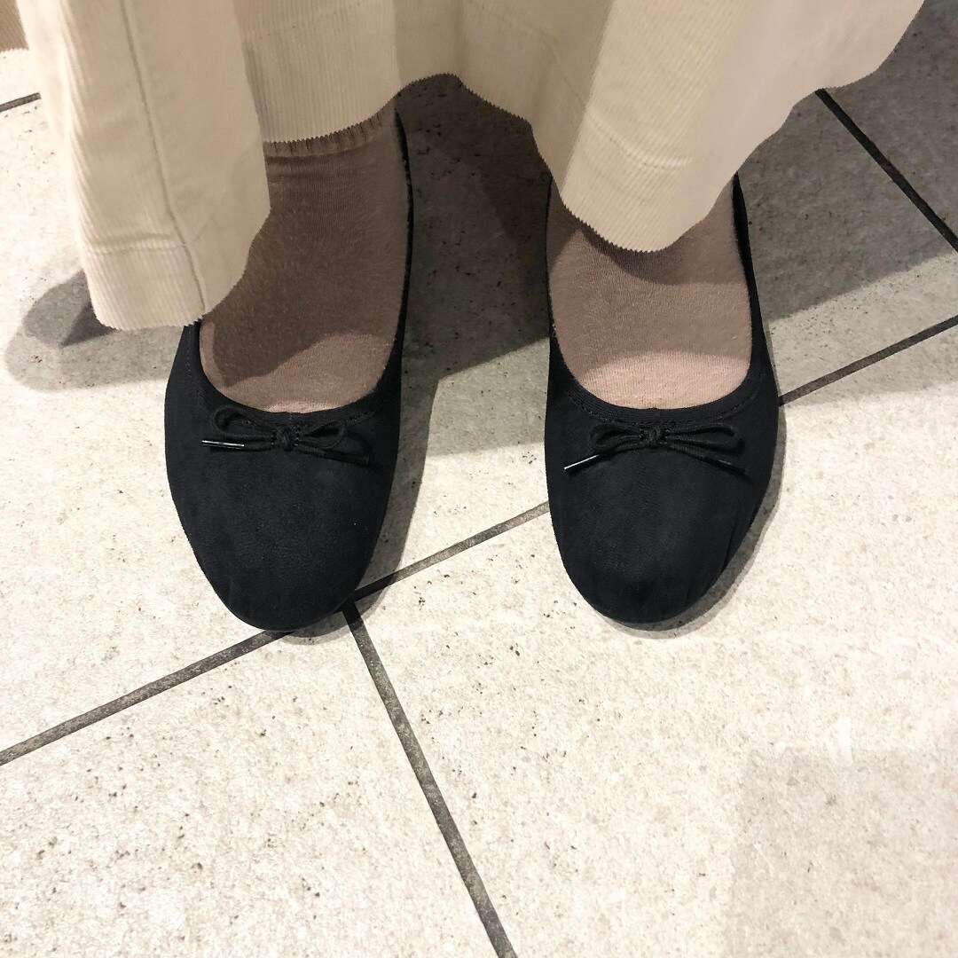 スカートを履いた女性