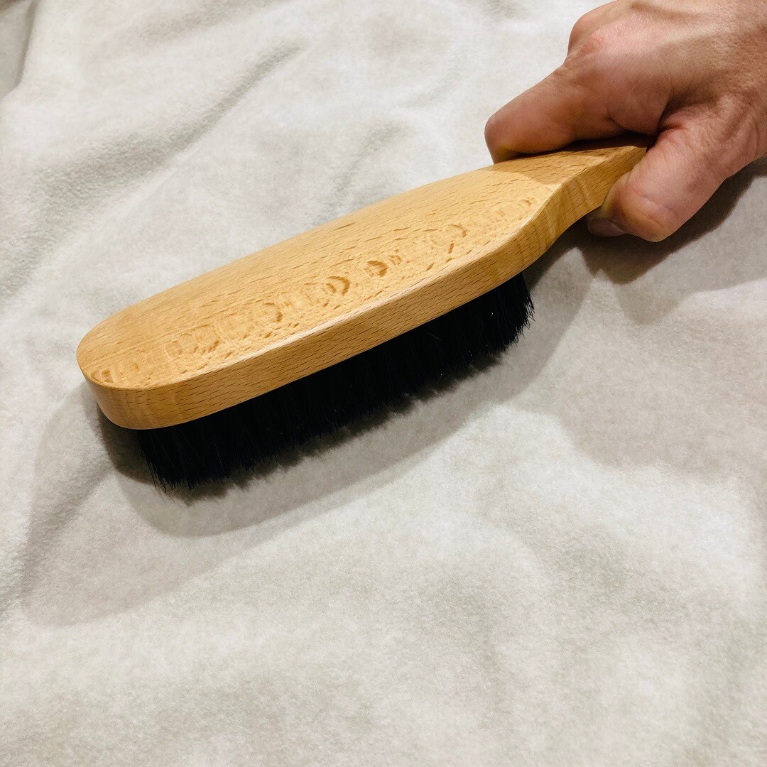 撫でる