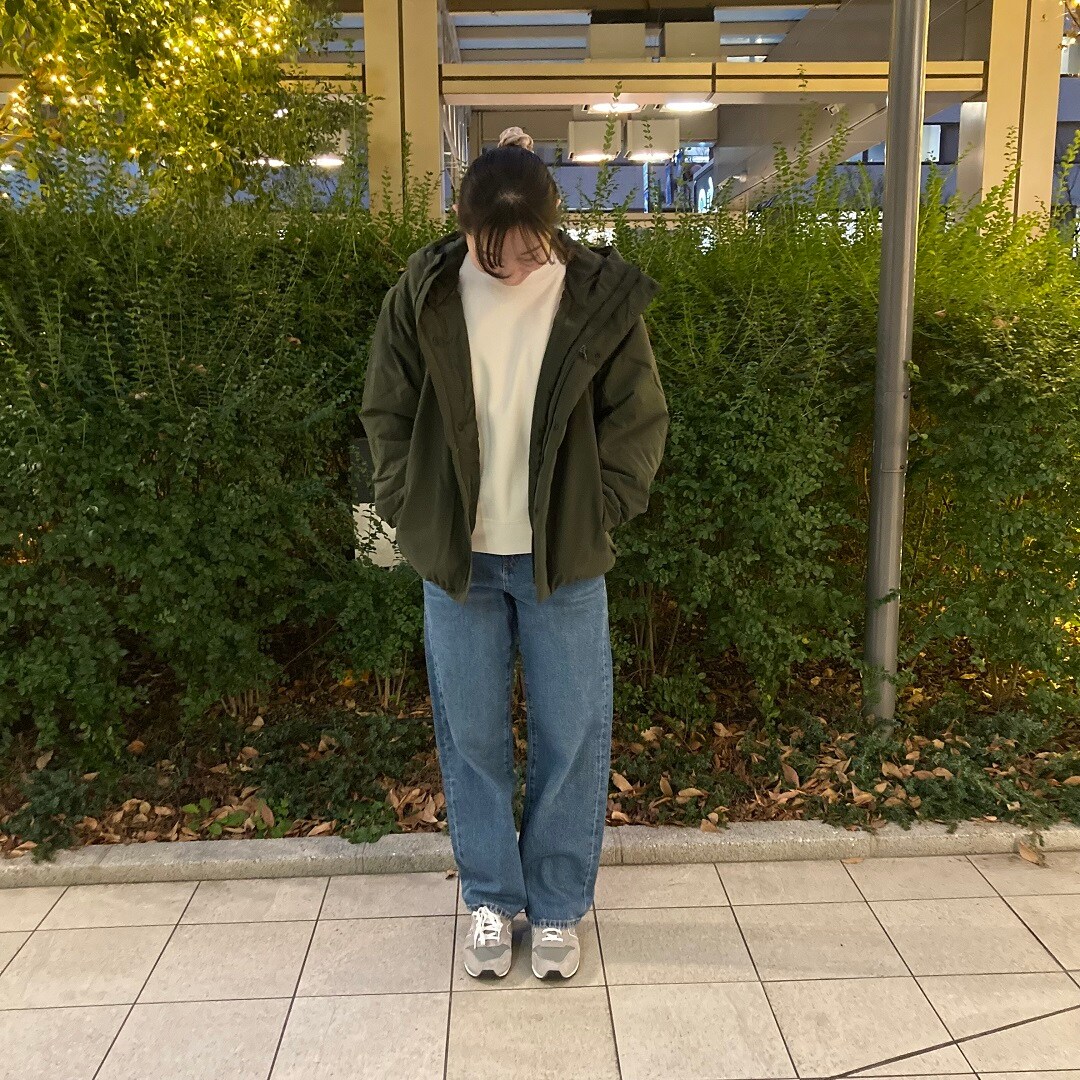 ダウンを着た女性の写真
