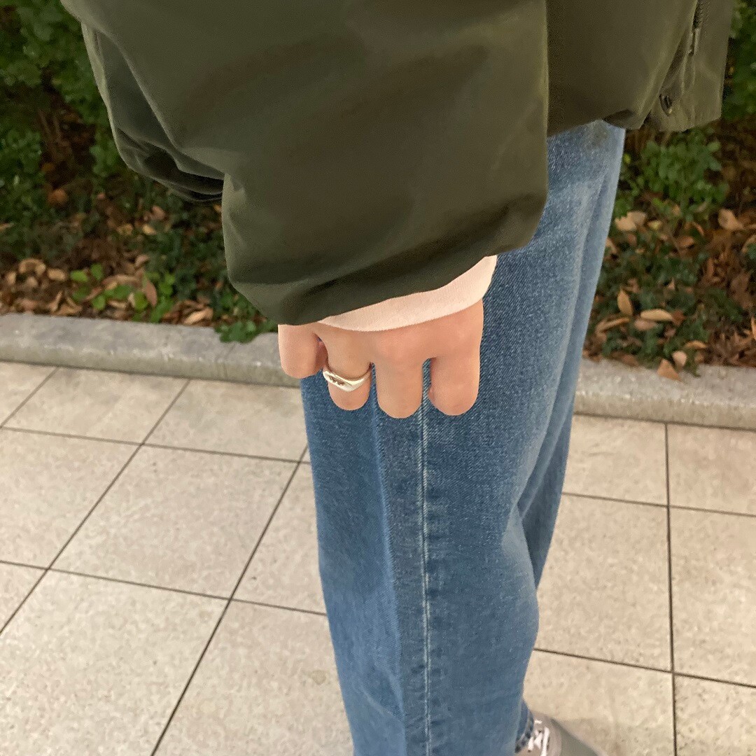 ダウンを着た女性の写真