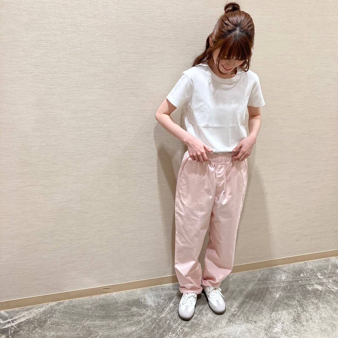 女性が立っている写真