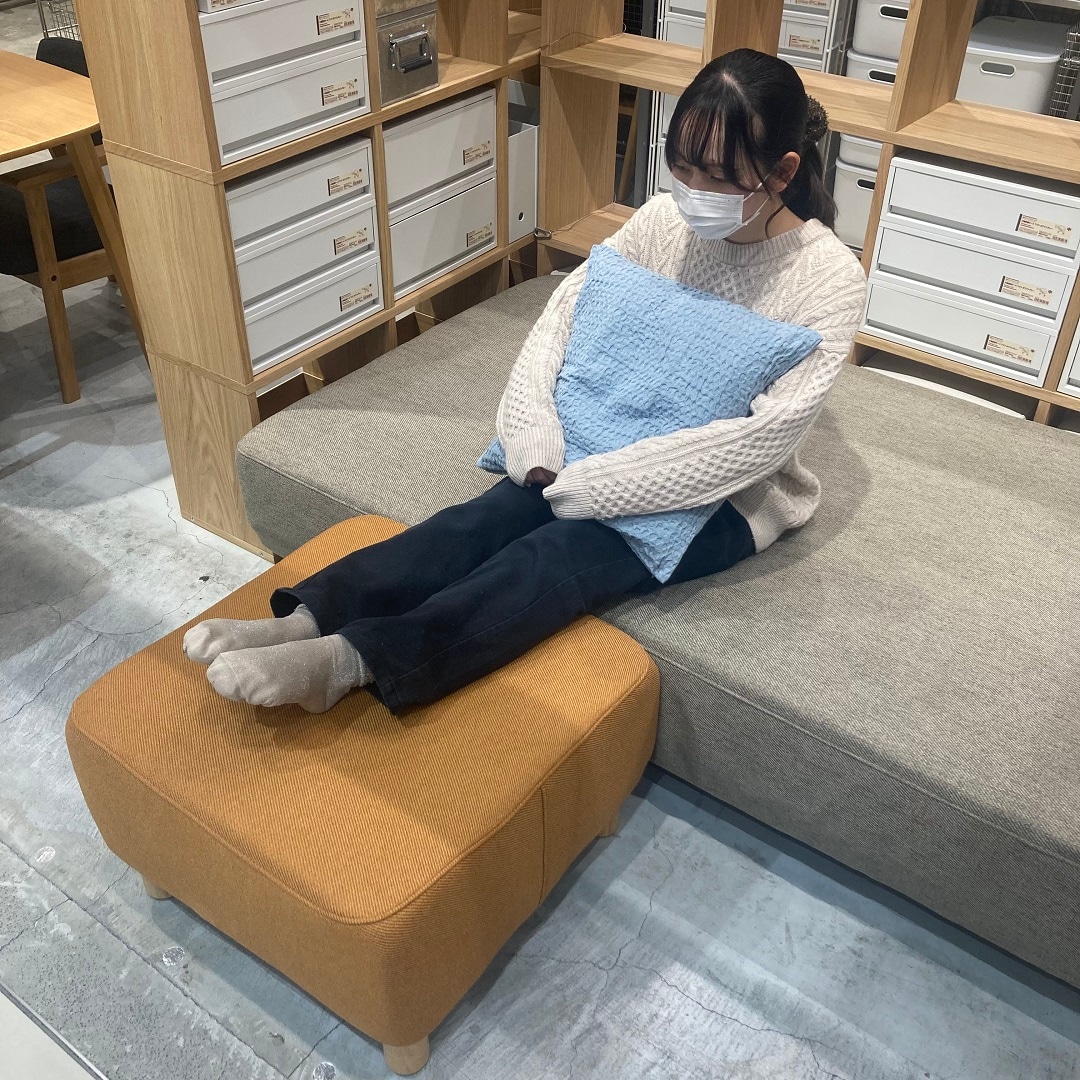 脚付マットレスをソファとして利用