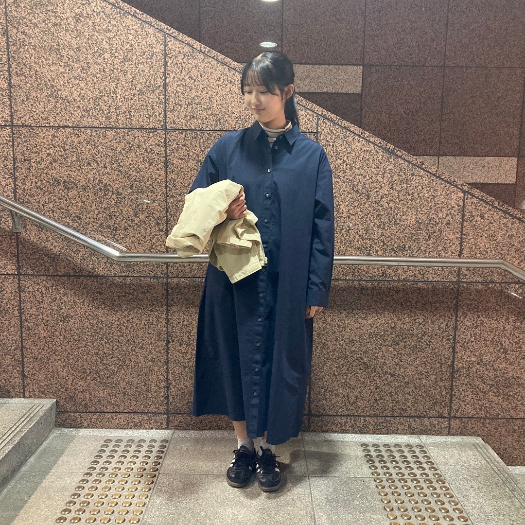 女の子が立っている写真