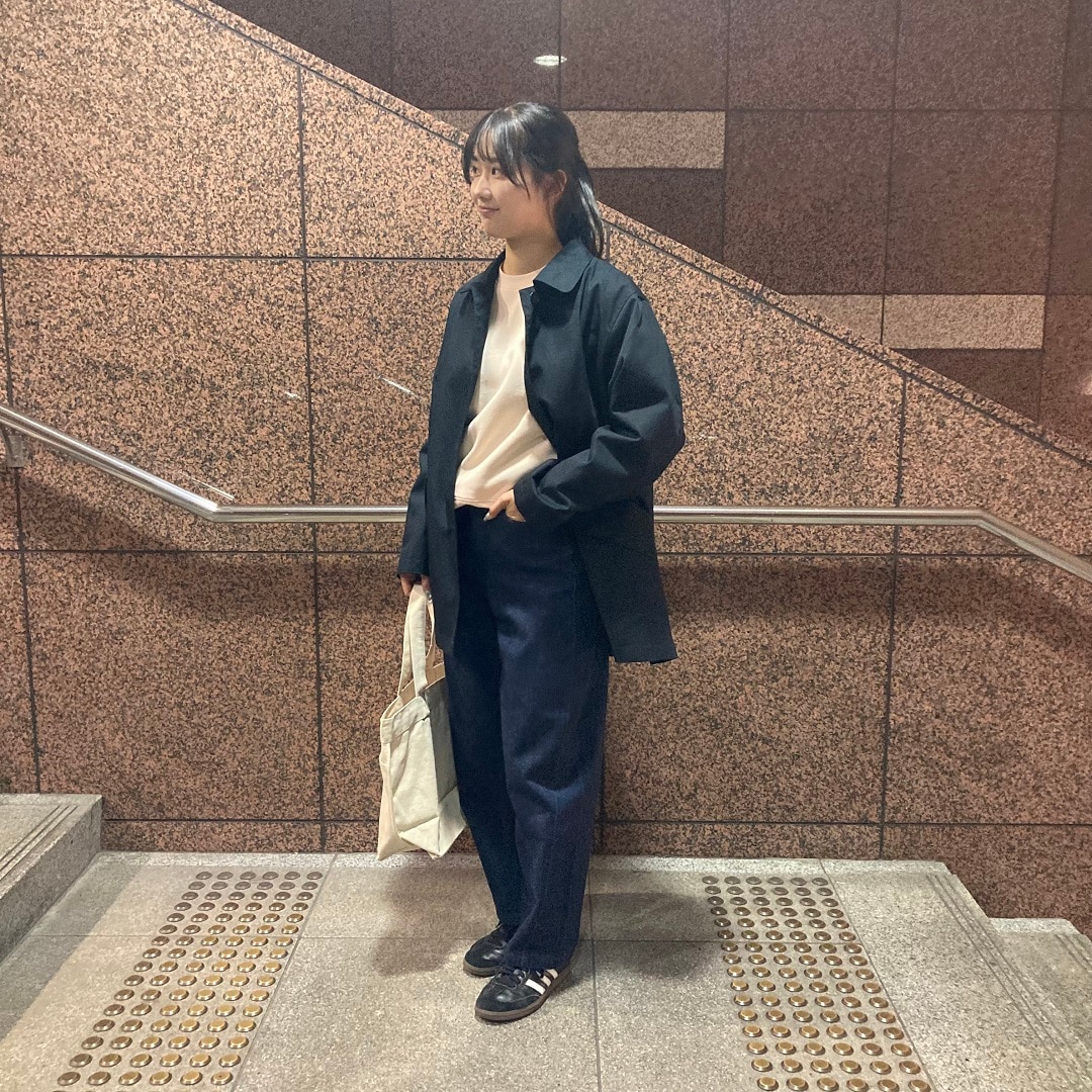 女の子が立っている写真