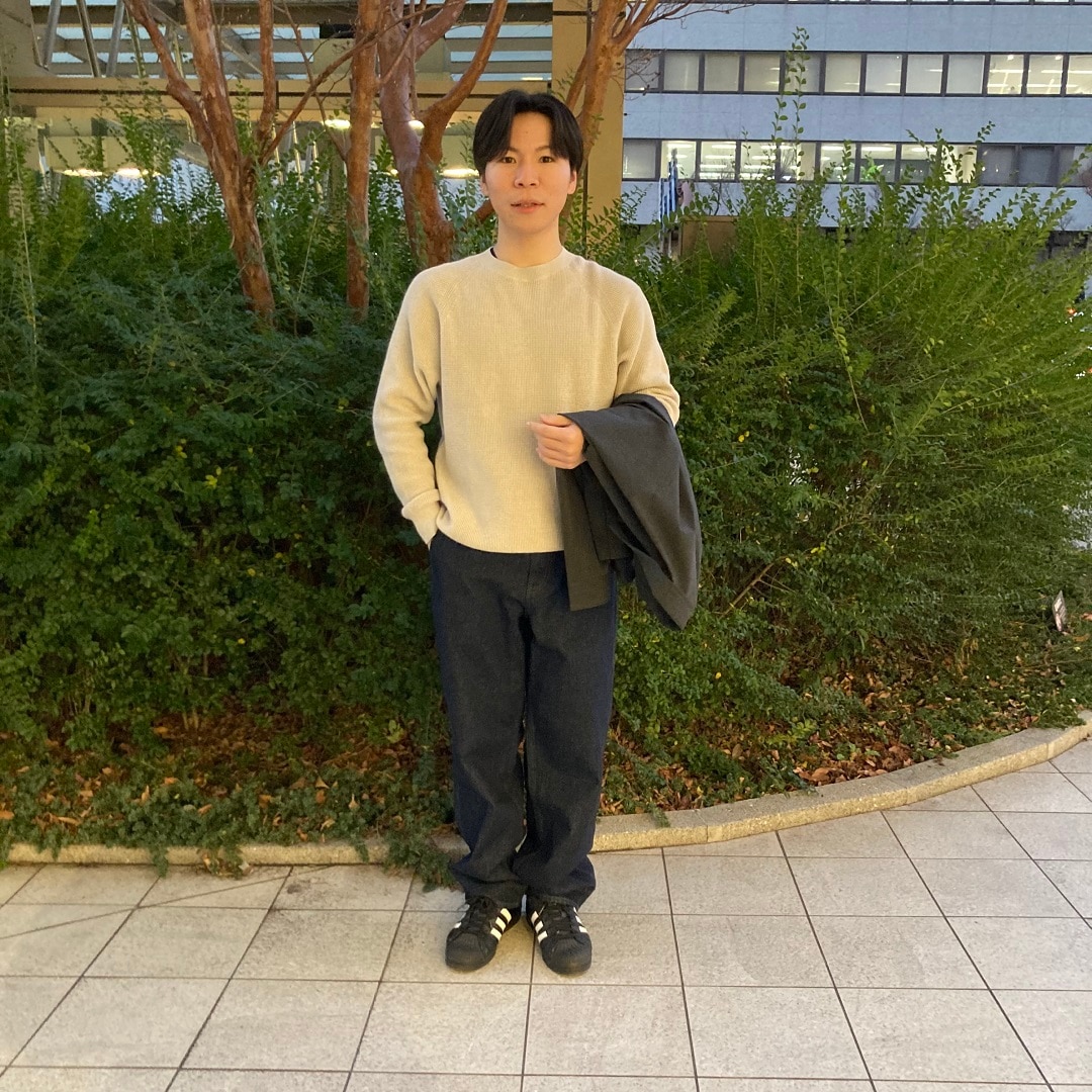 ニットを着た男性の写真