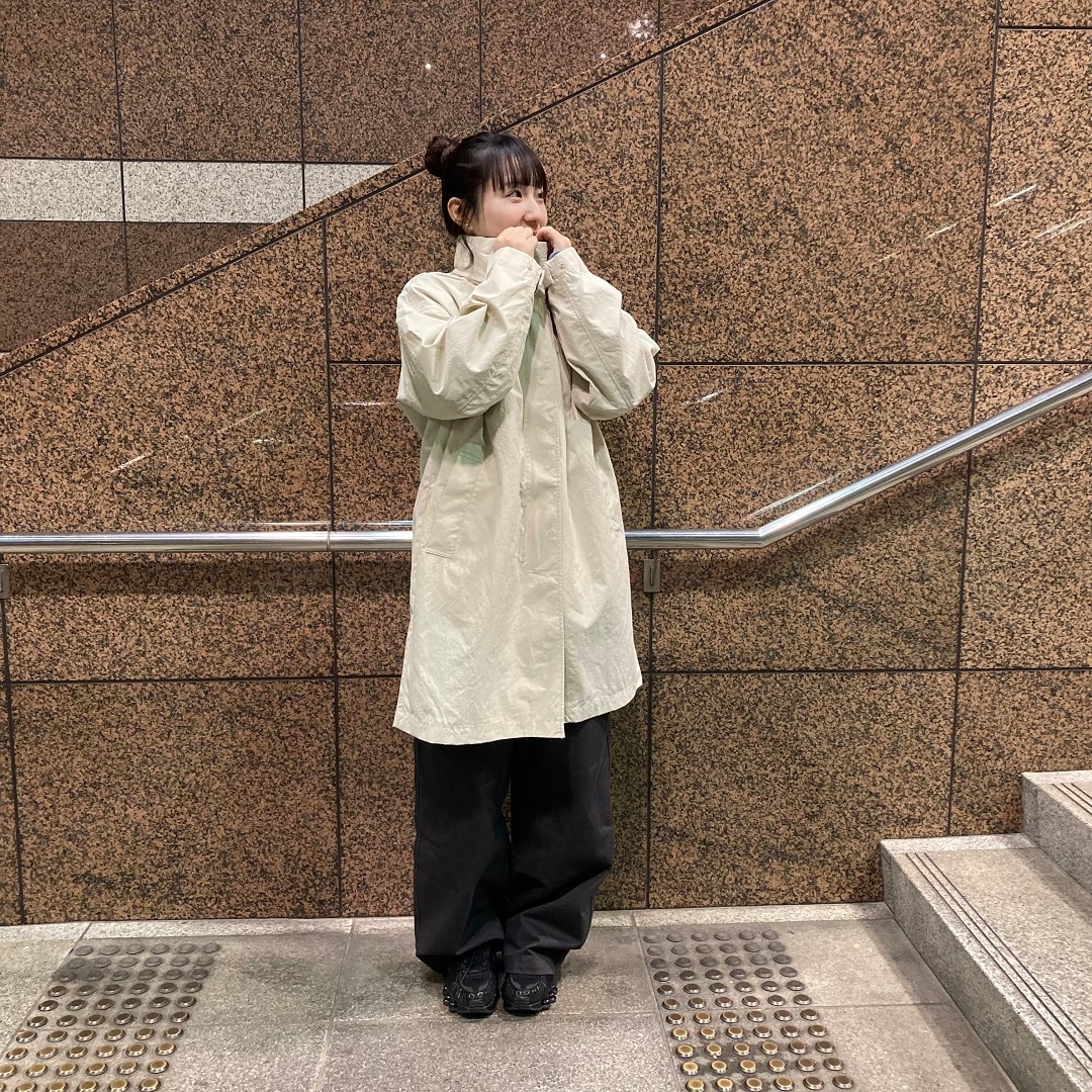 女の子が立っている写真