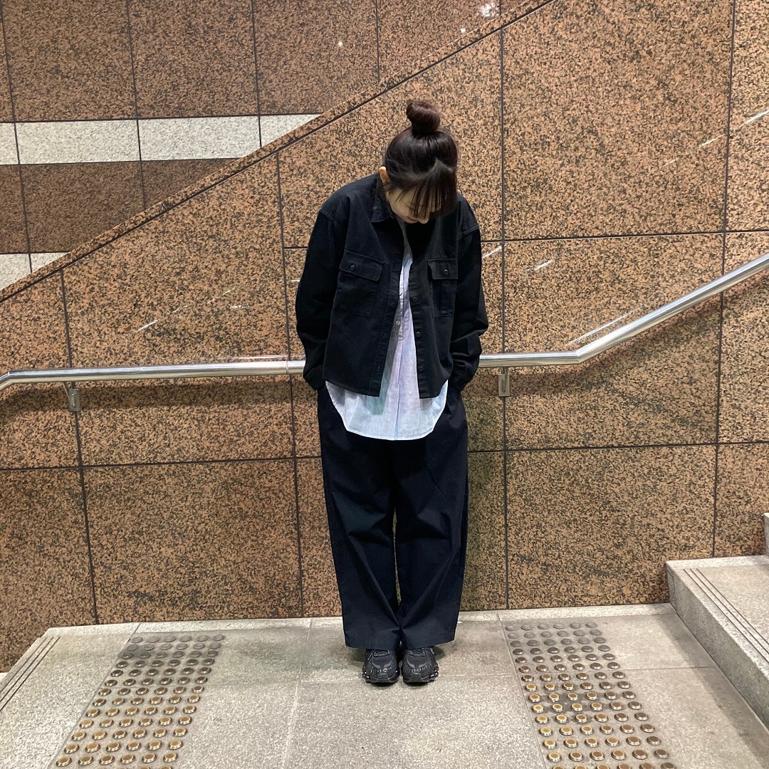 女の子が立っている写真