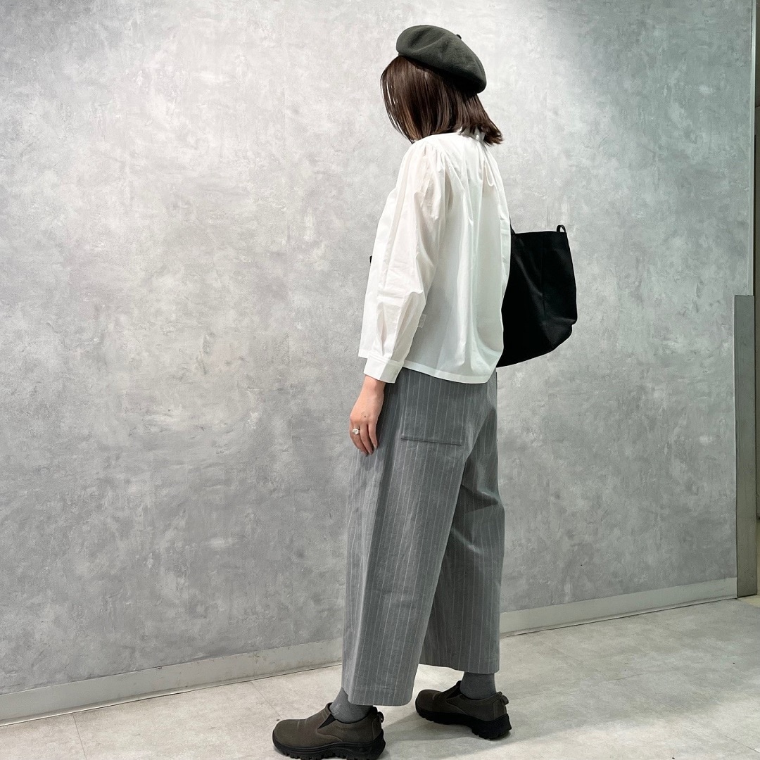 斜め後ろ姿引き