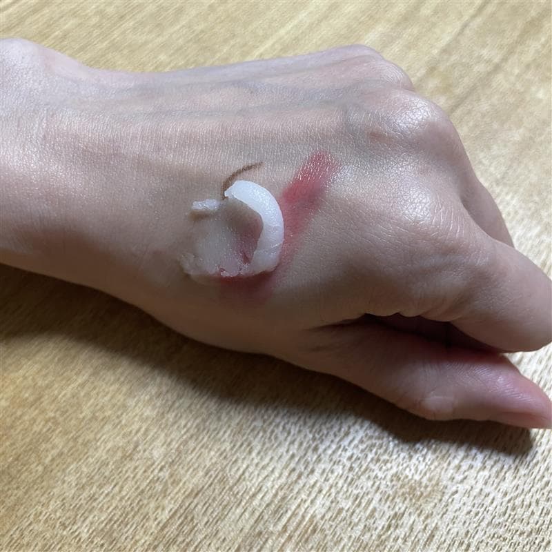 肌につけてみました