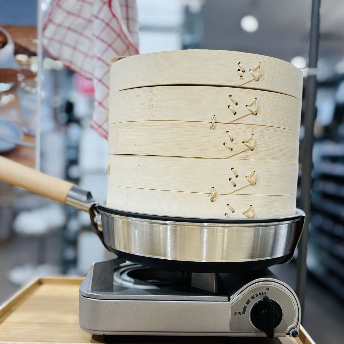 フライパンや鍋にのせて