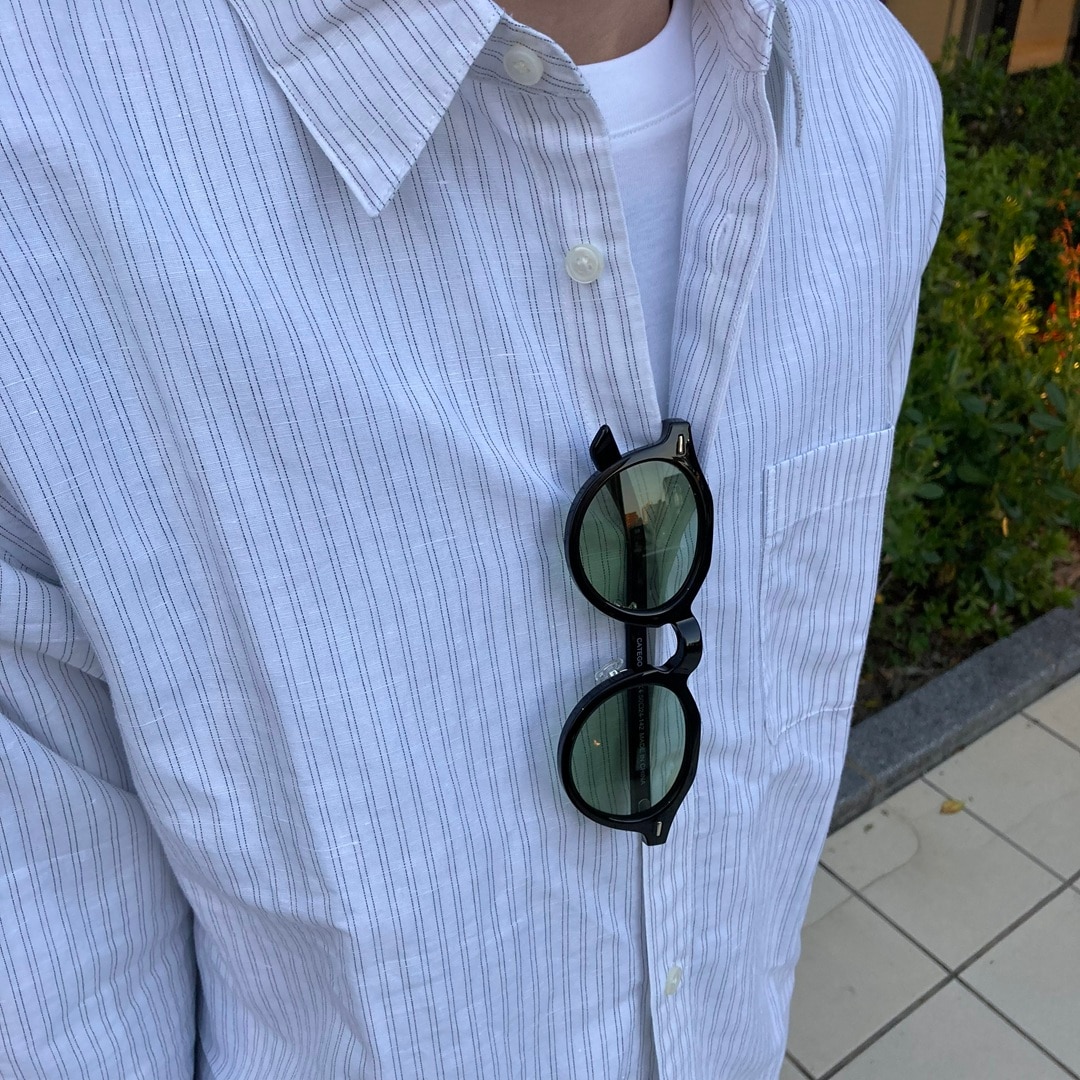 シャツを着た男性の写真