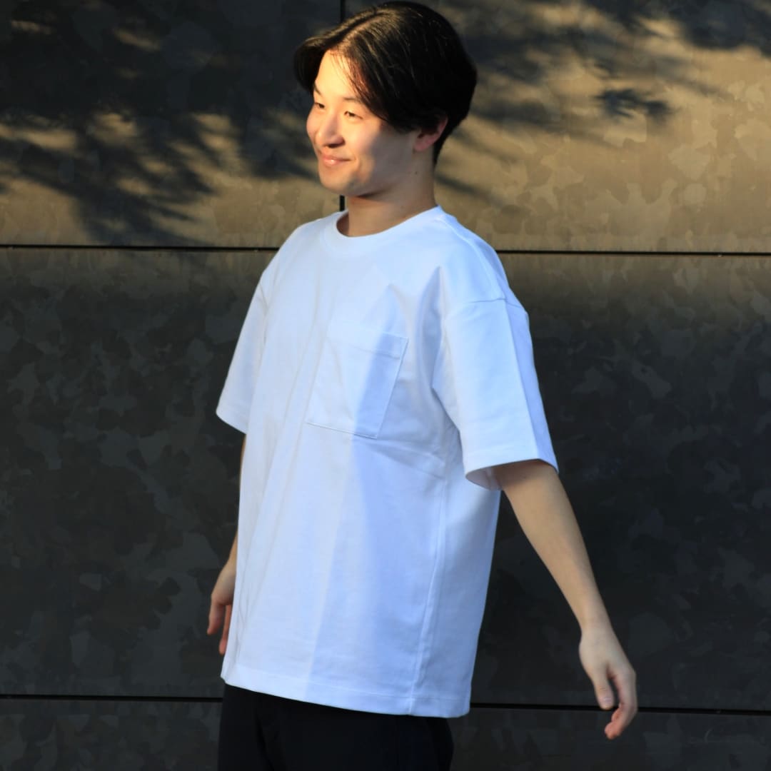 川野辺　手を広げる