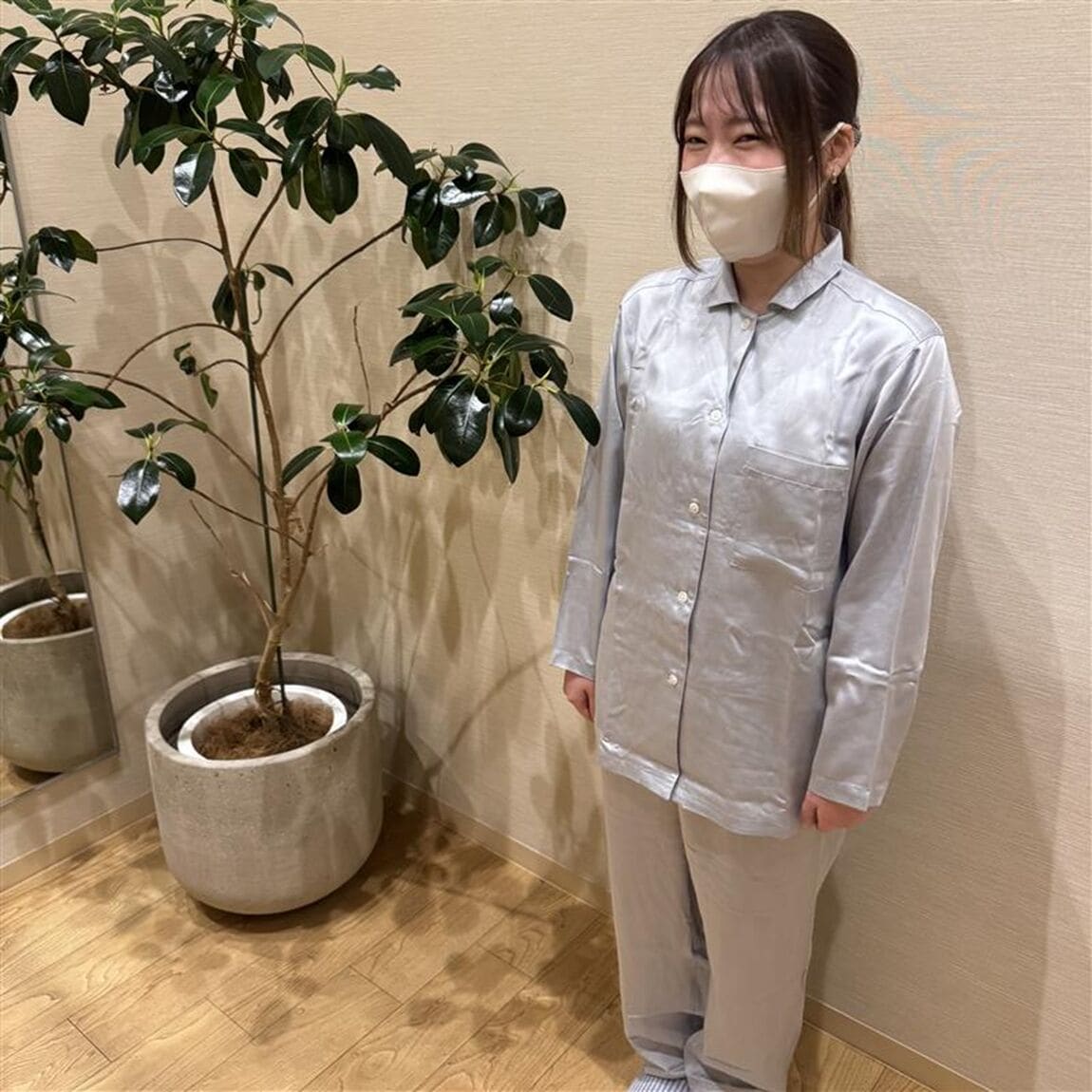 婦人なめらかサテン長袖パジャマ