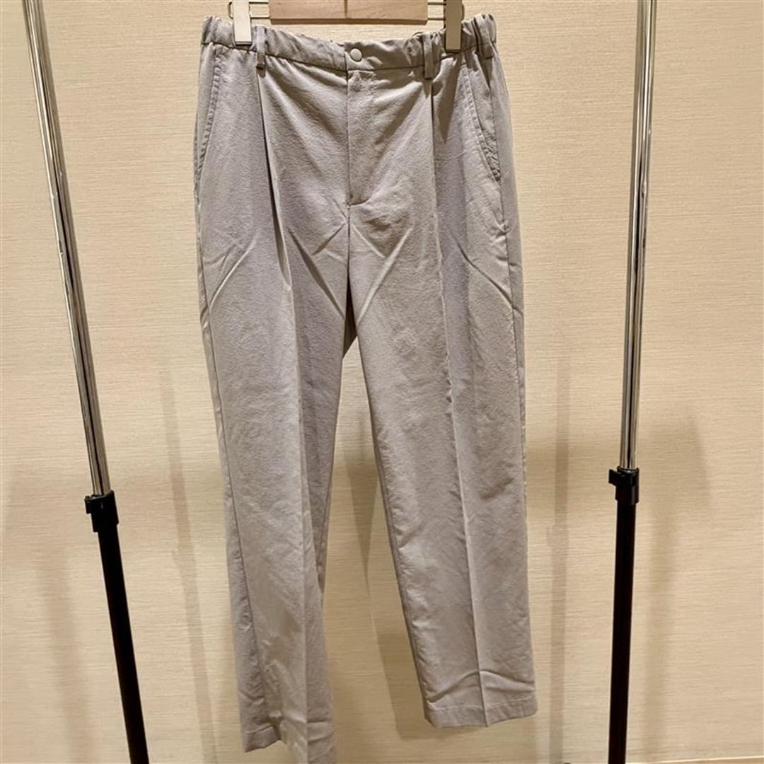 タックパンツ